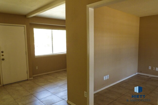 Building Photo - Gorgeous Upper Valley rental home