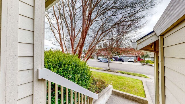 Building Photo - Desirable Skyhawk 3 bedroom Tri-Level Single Family