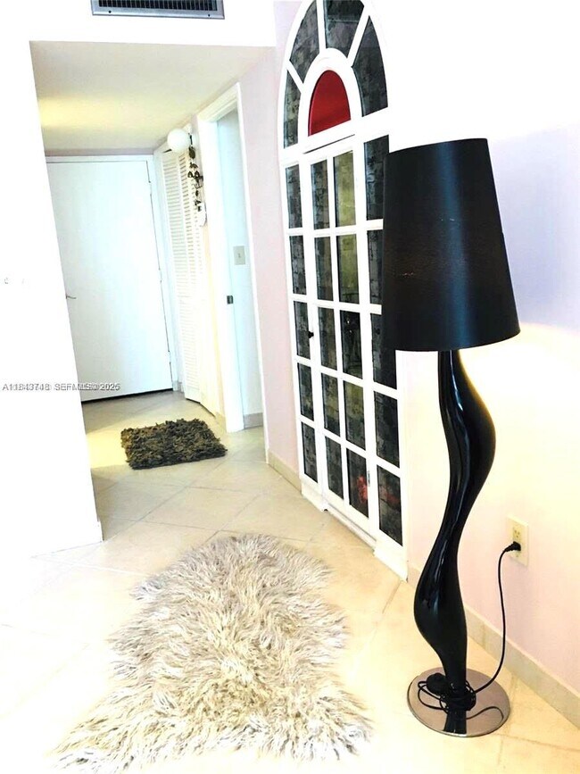 Building Photo - 1301 NE Miami Gardens Dr