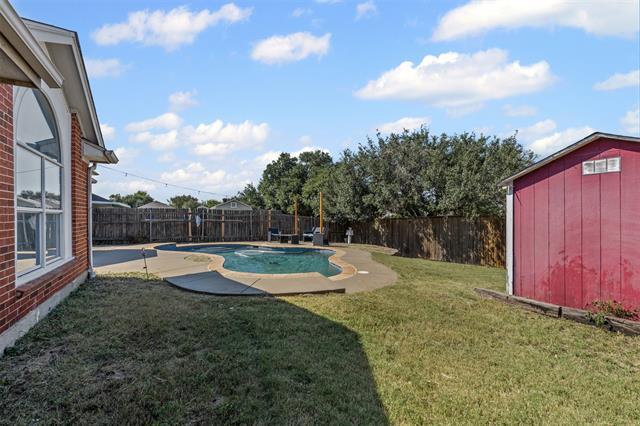 Building Photo - 4215 Bent Oaks Dr