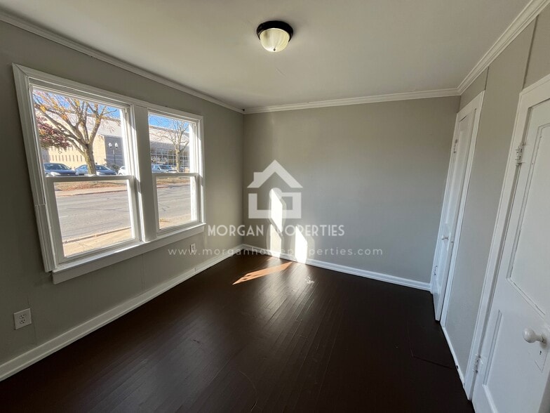 Building Photo - 202 E 13th St