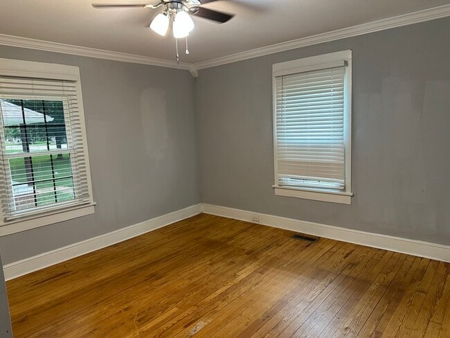 Building Photo - cozy and convenient