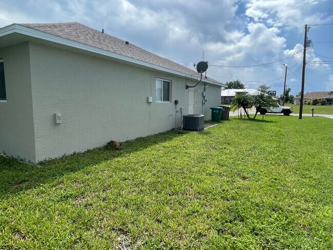 Building Photo - 3131 SW 19th Ave