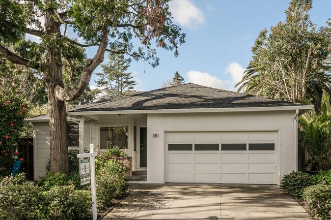 Building Photo - Beautiful 3 Bedroom / 2 Bath Single Family House in Burlingame!