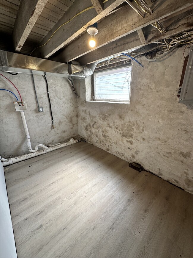 Building Photo - 714 Mollbore Terrace