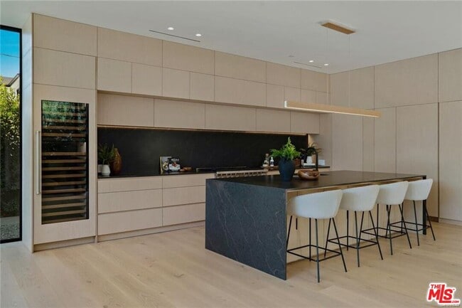 Building Photo - 4939 Petit Ave