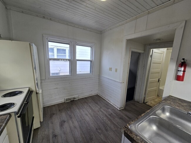 Building Photo - 1324 South St