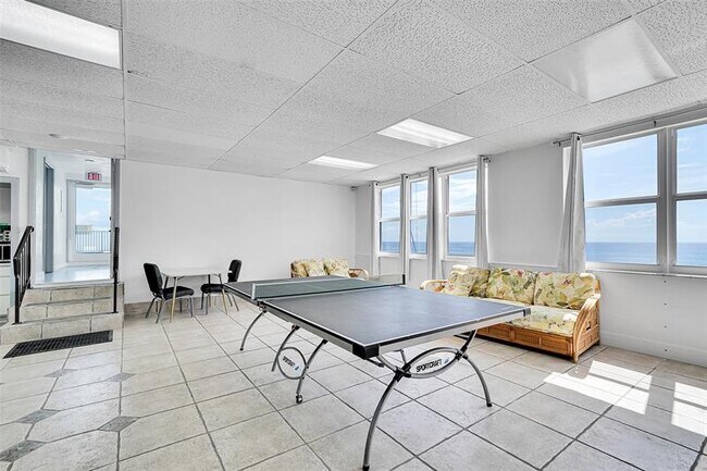 Building Photo - 400 N Surf Rd