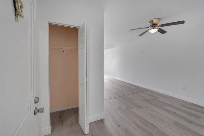 Building Photo - 301 Croton Ave