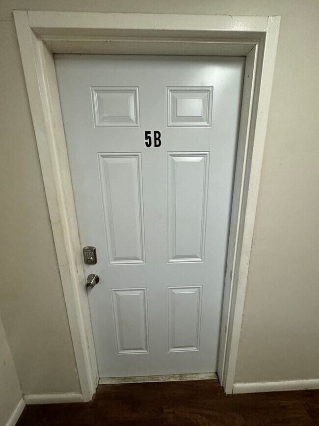 Building Photo - 1568 Alexandria Dr