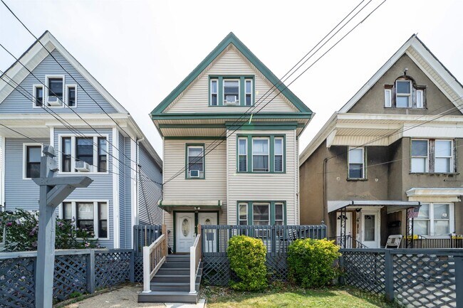 Primary Photo - 60 Randolph Ave