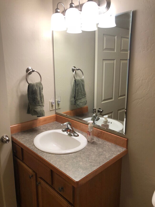 Building Photo - 3 Bedroom 2.5 Bath Condo across from Outla...