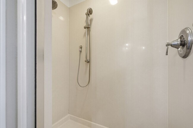 Building Photo - Waterfront Condo in Bluewater Bay!