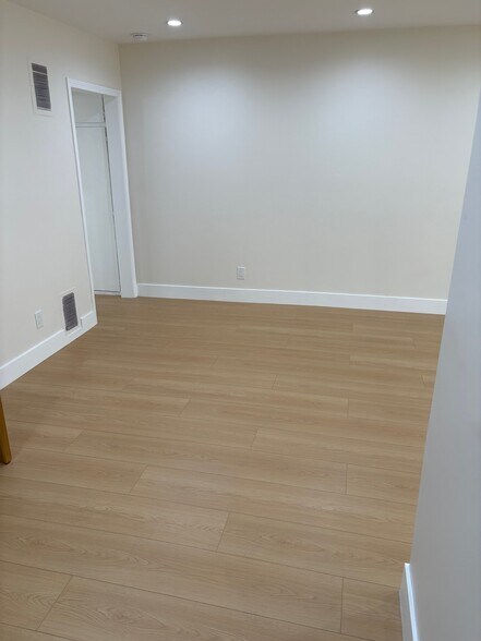 Building Photo - 1242 N New Hampshire Ave