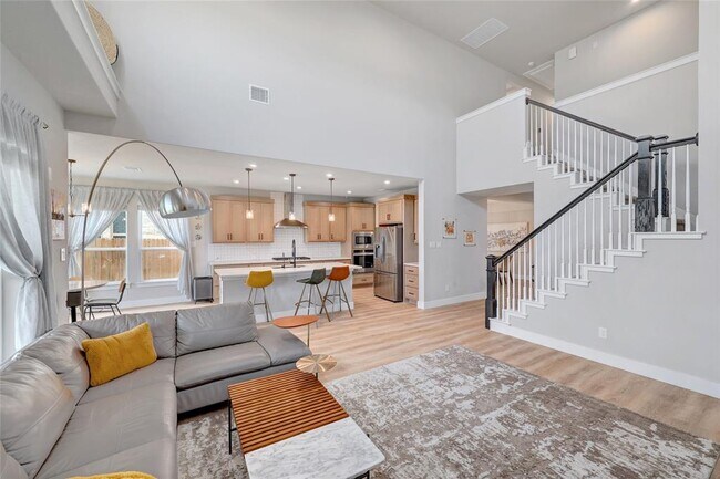 Building Photo - 317 Rock Knl St