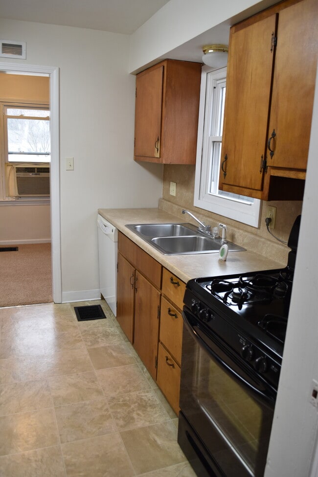 Building Photo - 2648 Fairland St