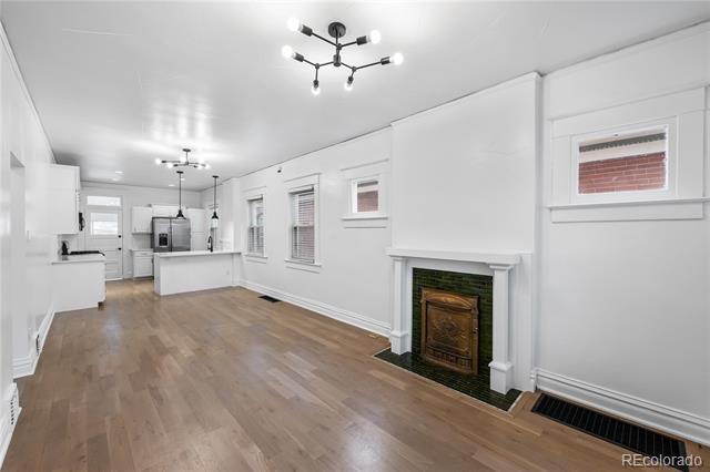 Building Photo - 569 S Pearl St