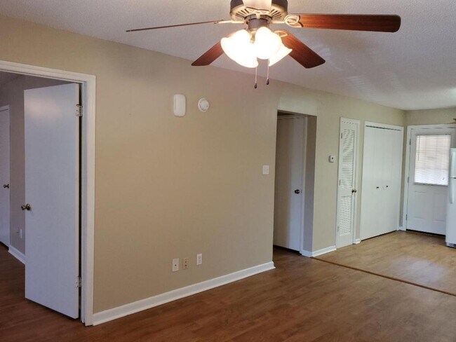 Building Photo - 1801 Graymont Ln.
