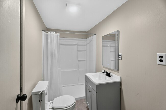 Building Photo - 902 George Hill Rd