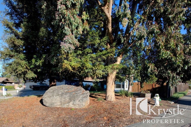 Building Photo - 2 Bridge Ct