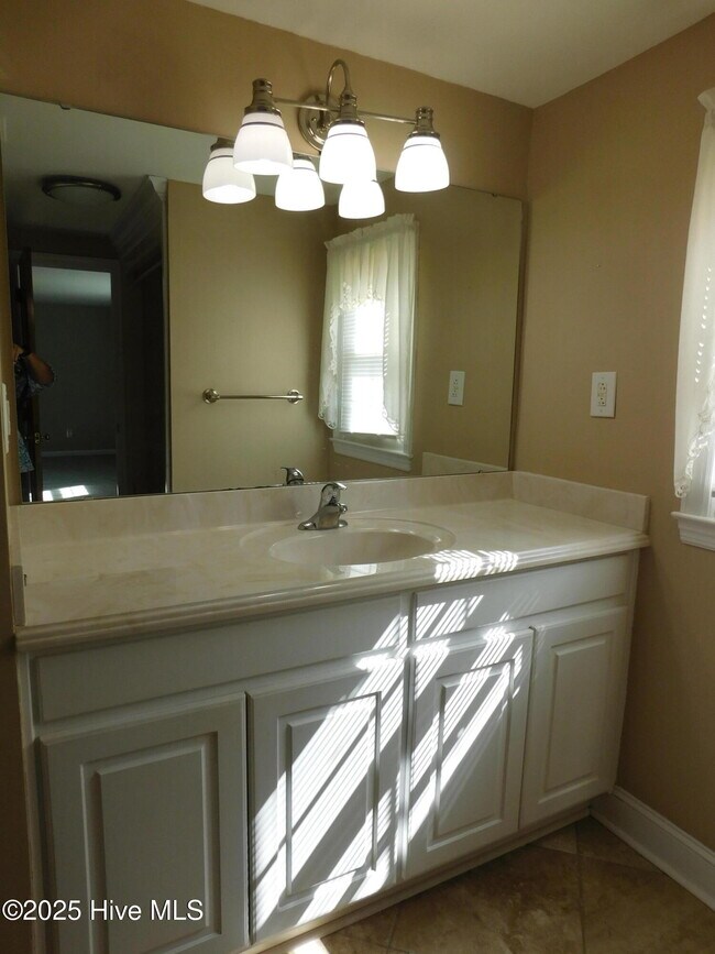 Building Photo - 509 W Wilson Creek Dr
