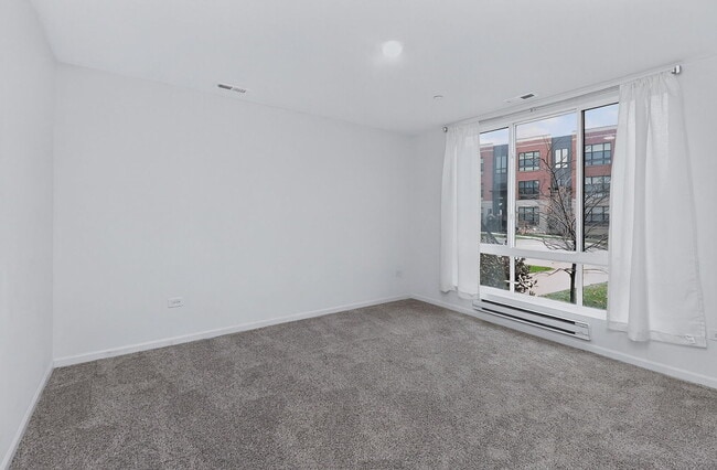 Building Photo - 1276 Lakepointe Dr