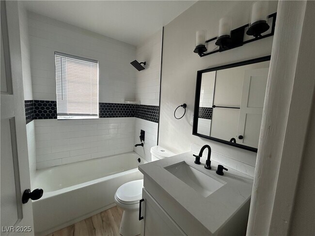 Building Photo - 1626 Thelma Ln