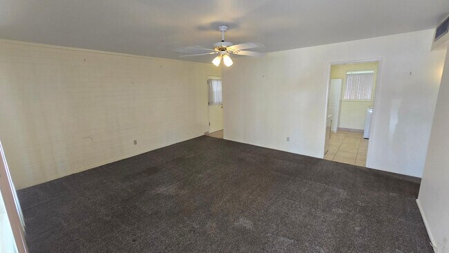 Building Photo - 10806 N 110th Dr