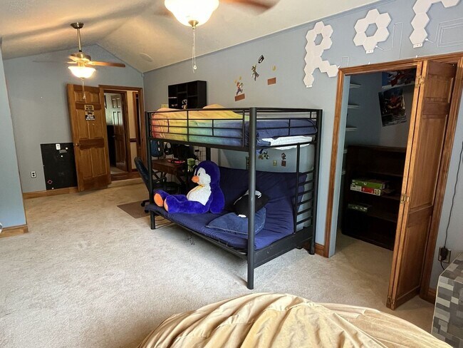 Building Photo - 4 Bedroom Homestead on 3 acres near Harris...