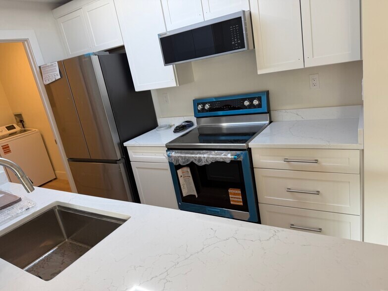 Building Photo - 120 Creekwood Dr