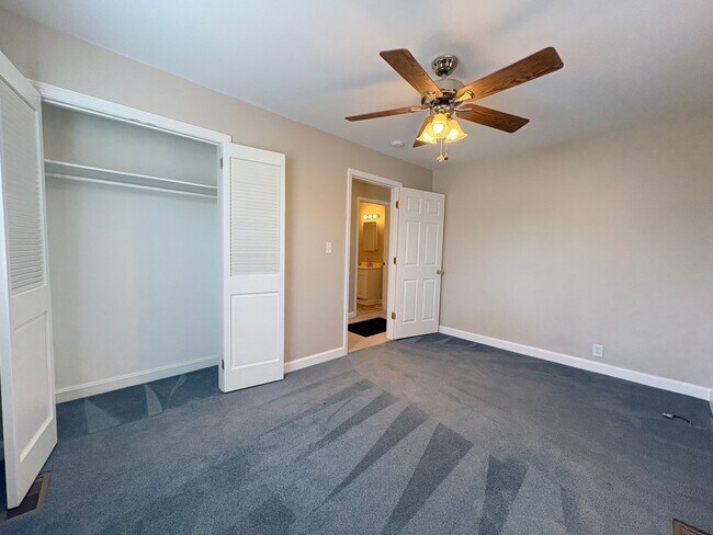 Building Photo - MOVE IN SPECIAL: 2 Bedroom, 1 Bathroom in Greensboro!