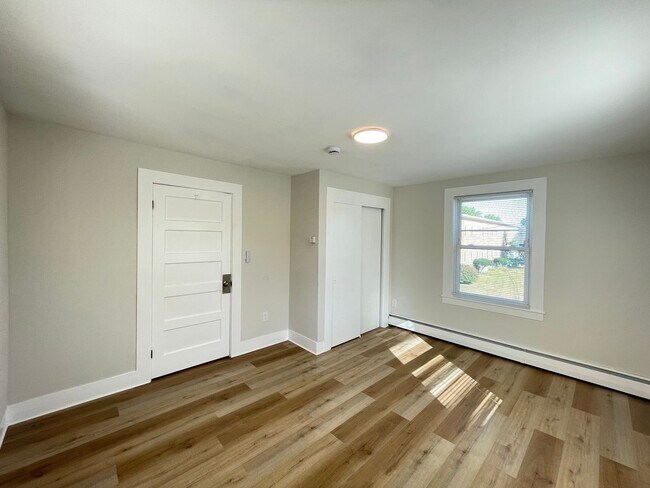 Building Photo - 55 Henriette St