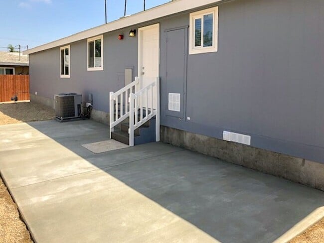 Building Photo - Newer home for rent on large lot!