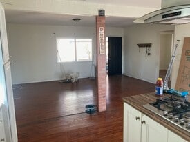 Building Photo - 2813 N Santa Fe Ave