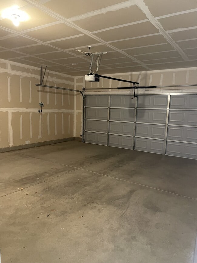 Building Photo - 2230 Vista de Colinas Dr SE