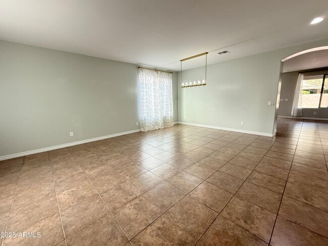 Building Photo - 2472 E Mead Dr