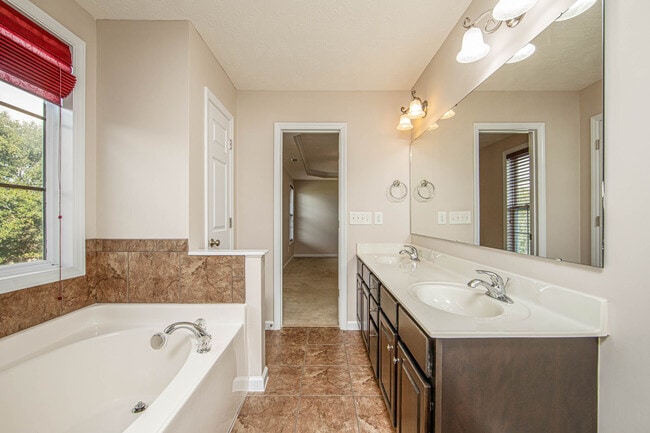 Building Photo - 355 Lockwood Dr