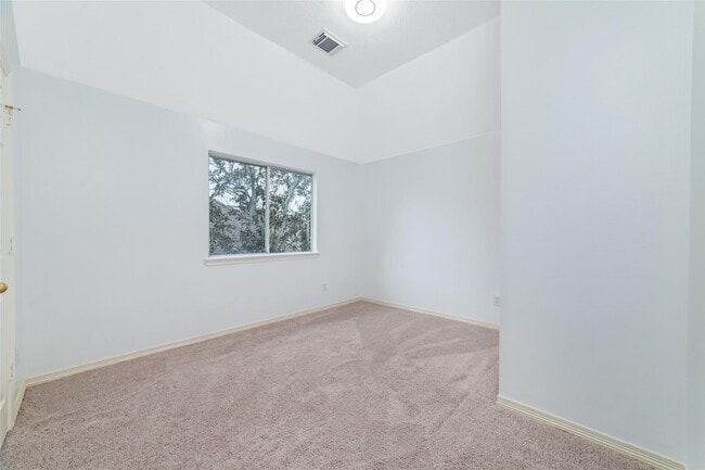 Building Photo - 304 Lago Vista St