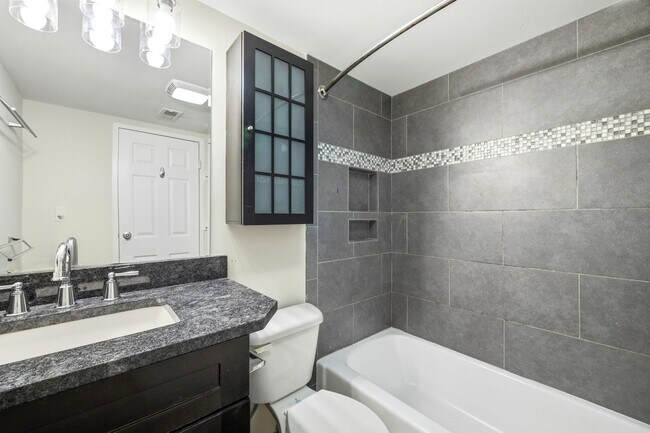Building Photo - 1800JPA #912