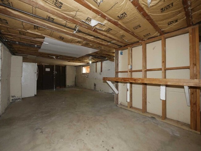 Building Photo - 163 Market St