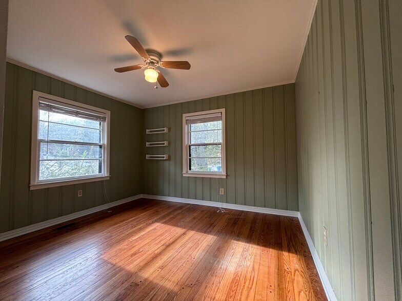 Building Photo - 2100 Durwood Rd