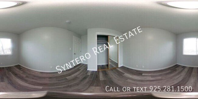 Building Photo - 1595 3rd Ave