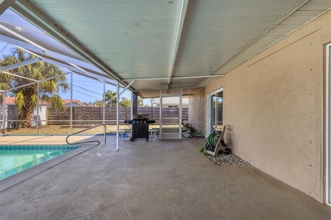 Building Photo - 3425 Fairview Dr