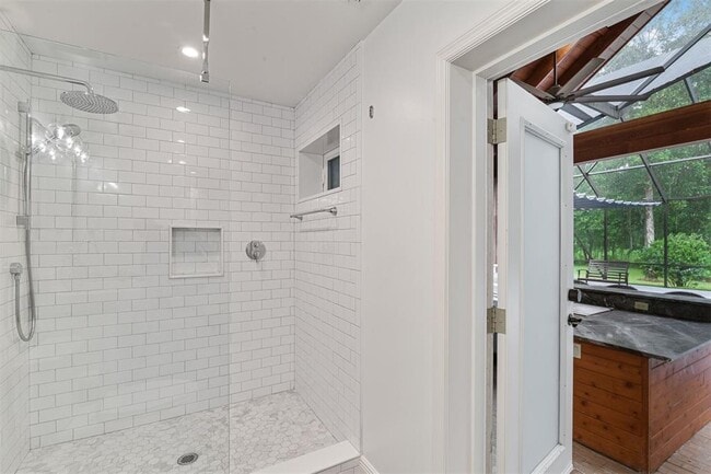 Building Photo - 2506 SW 9th Dr