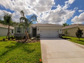 Building Photo - LAKEWOOD RANCH! 4 BEDROOM/2 BATH/ PET FRIENDLY! COMMUNITY POOl! READY for MARCH 2026