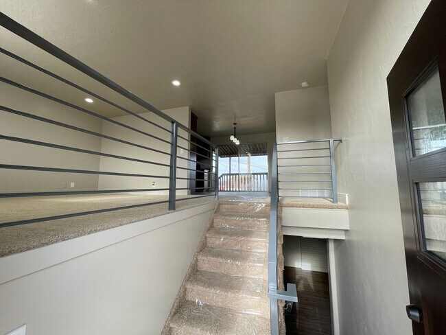 Building Photo - Spacious 6-Bedroom Magna Home with Fenced Yard