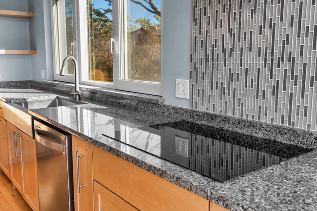 Building Photo - 1 Shoreline Dr