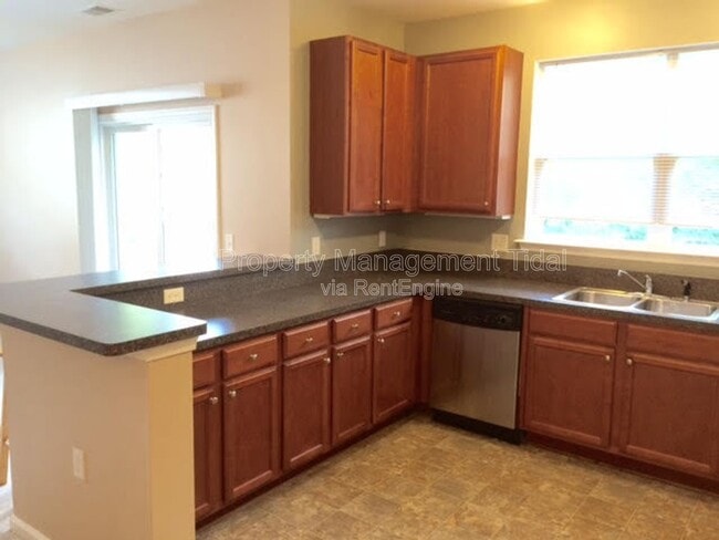 Building Photo - 920 Southmoor Dr