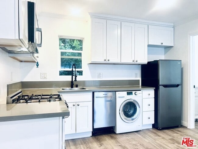 Building Photo - 451 Ivy St