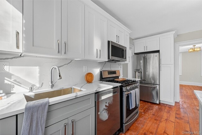 Building Photo - 171 Chambers St